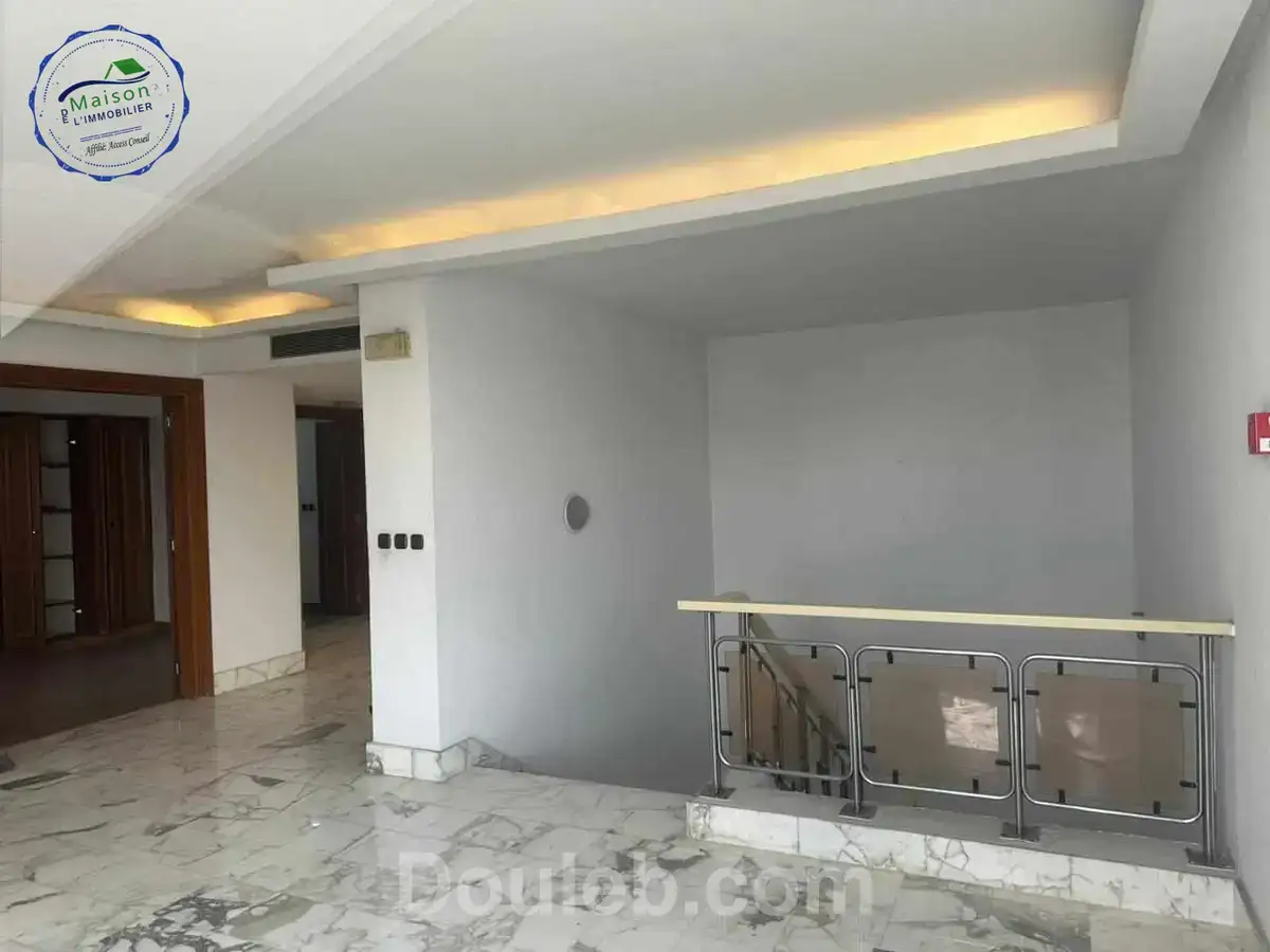 Immeuble 5 niv 2373 m à place pasteur - Miniature 3