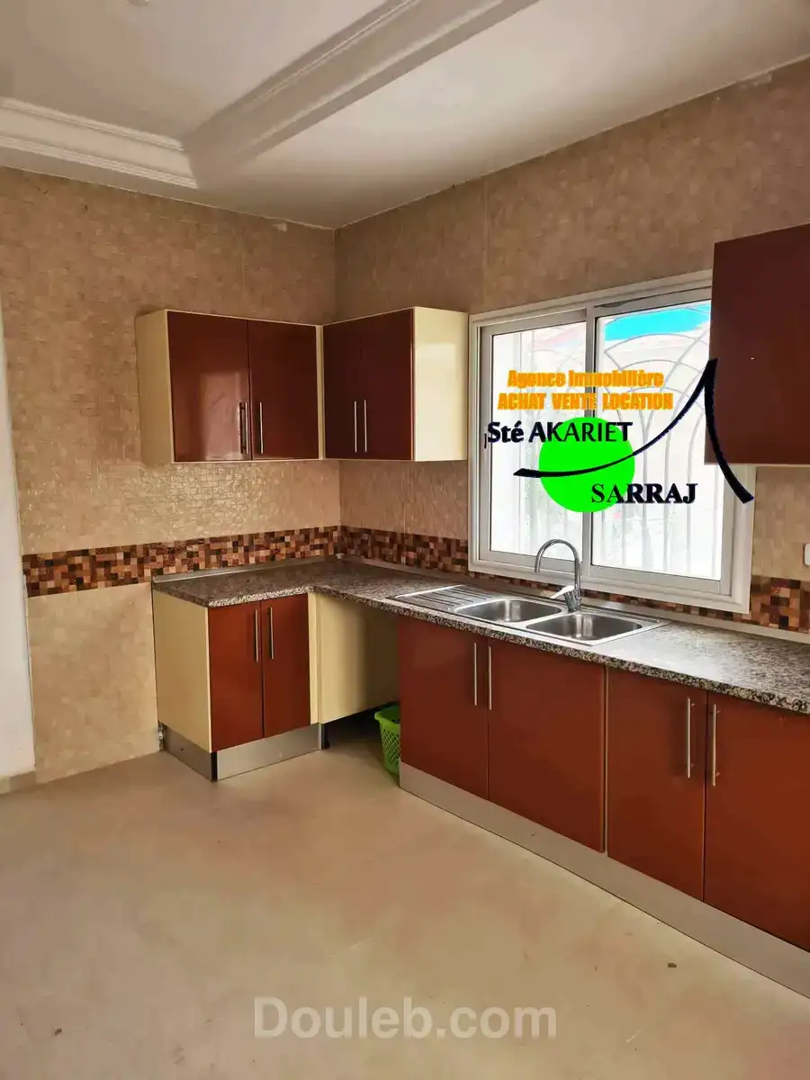 Lumineux triplex s4 zone des villas sahloul 4 - Miniature 2