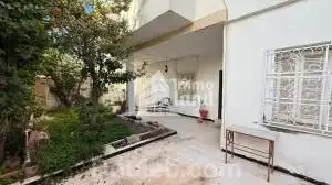 Villa de 319m2 terrain et 350m2 bti