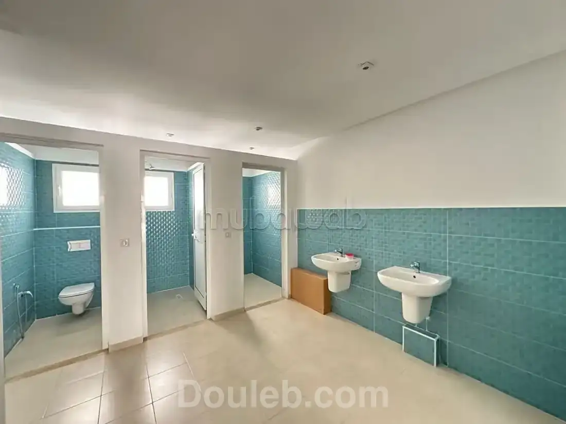 Local commercial avec terrasse à menzah 9c - Miniature 2