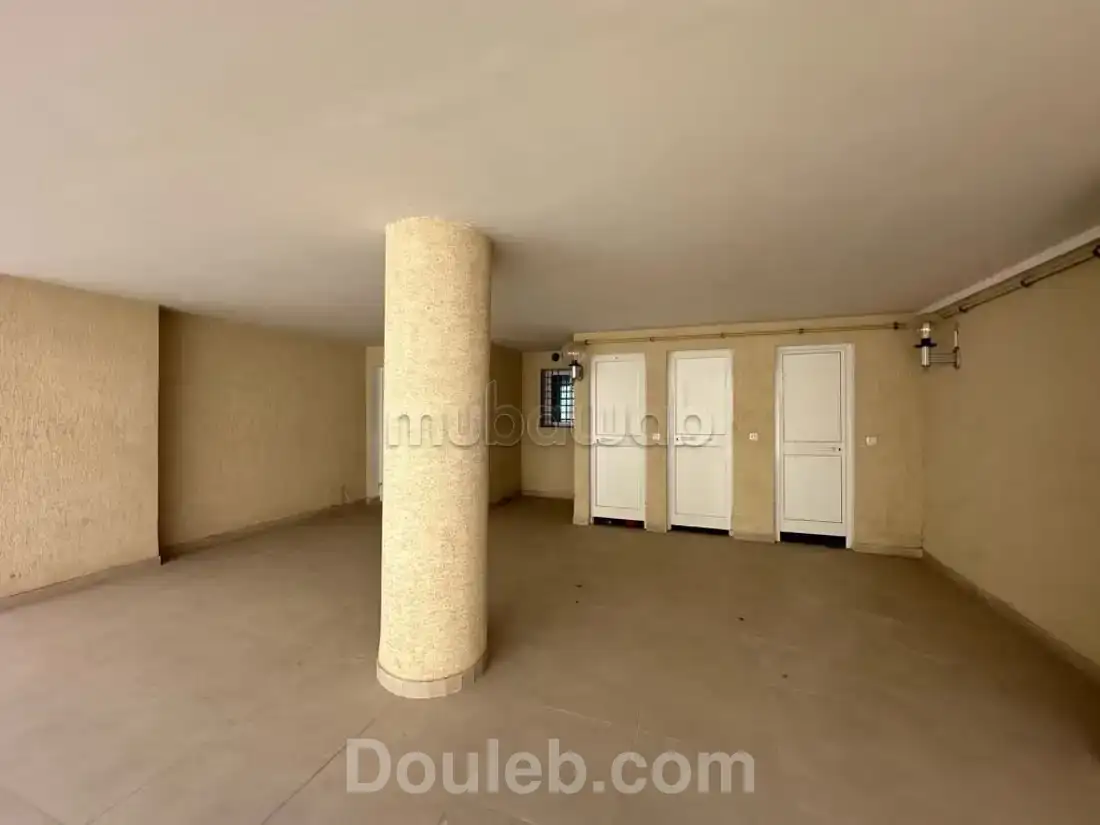 Local commercial avec terrasse à menzah 9c - Miniature 4