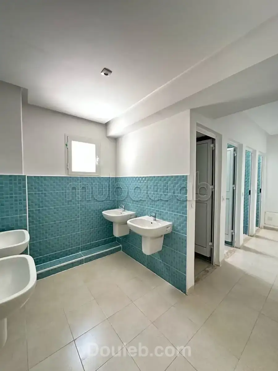 Local commercial avec terrasse à menzah 9c - Miniature 5