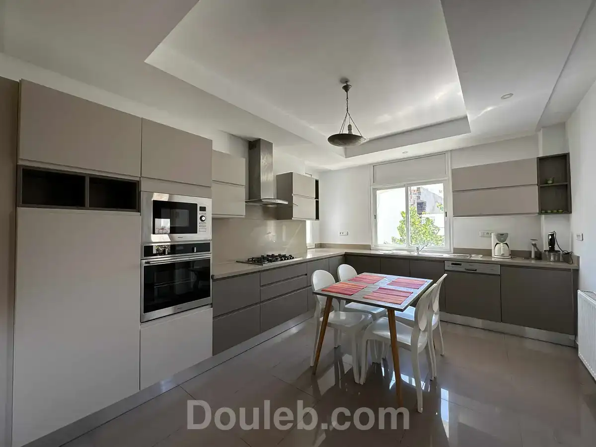 Etage de villa s3 neuf meublé à ennasr 2 - Miniature 2