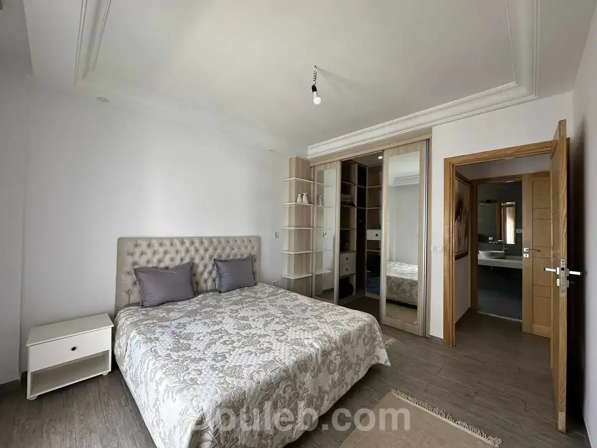 Etage de villa s3 neuf meublé à ennasr 2 - Miniature 3