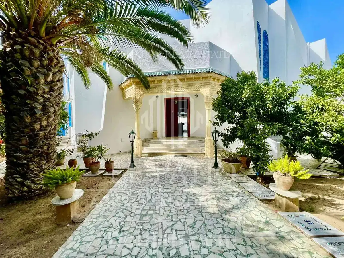 Villa avec piscine a la marsa