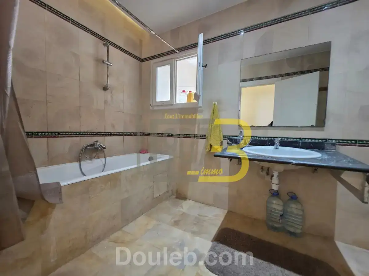 Un appartement s3 à cité ennasr - Miniature 5