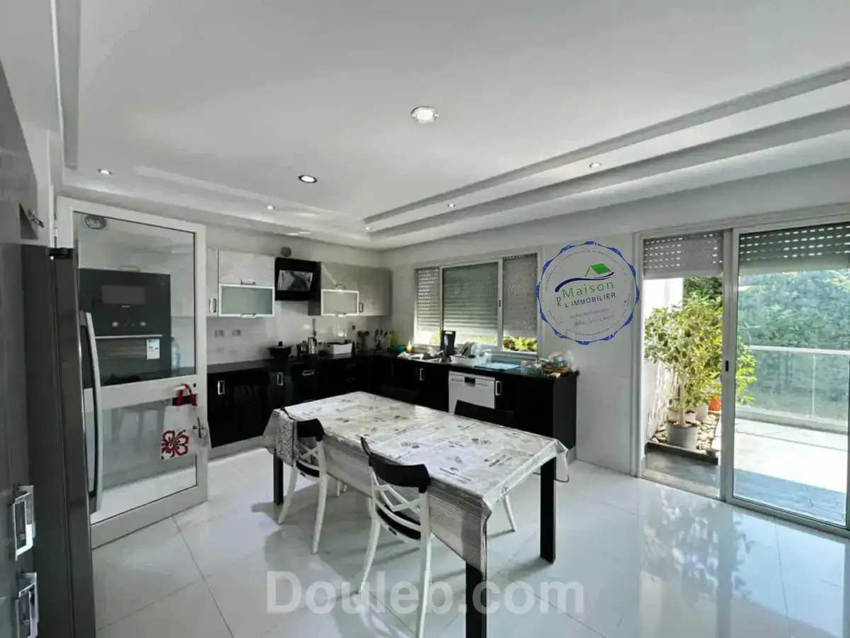 Etage de villa vide moderne s4 à el menzah 1 - Miniature 3