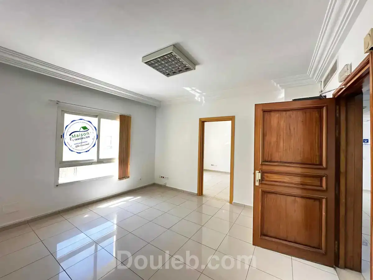 Bureau h2 de 81 m aux berges du lac 1 - Miniature 2