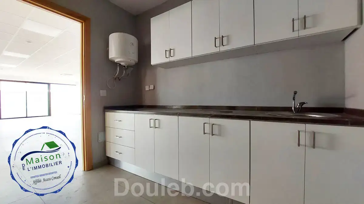 Plateau moderne aménagé 732 m aux berges du lac 3 - Miniature 2