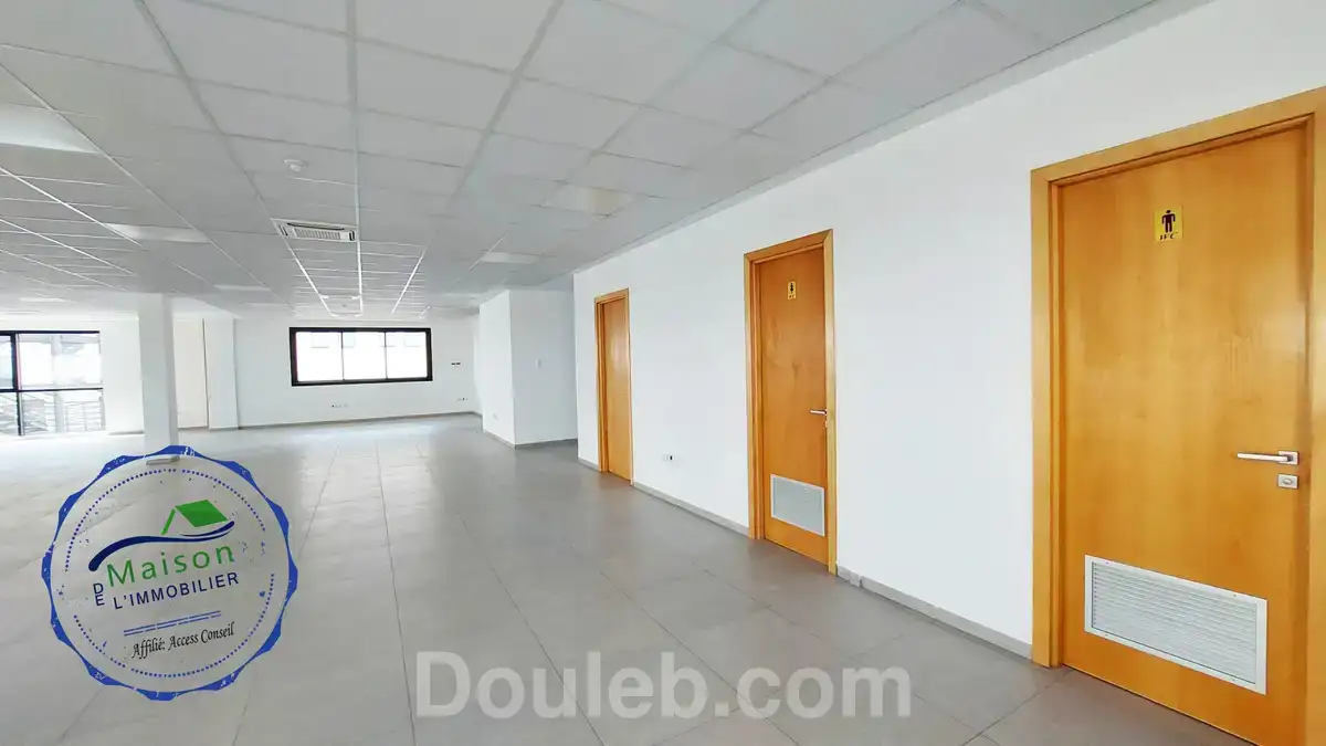 Plateau moderne aménagé 732 m aux berges du lac 3 - Miniature 3