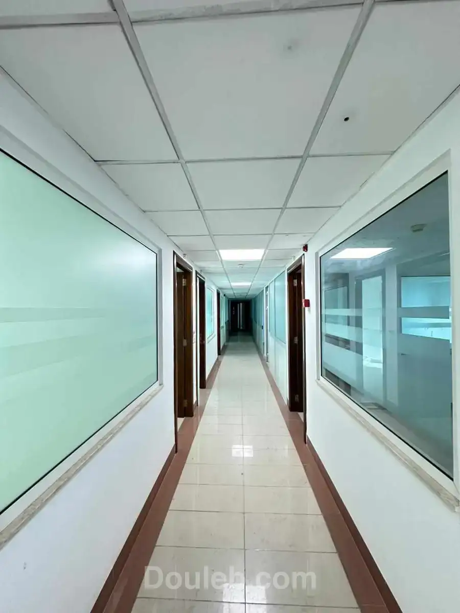 Immeuble 5400 m renové au lac 1 - Miniature 2