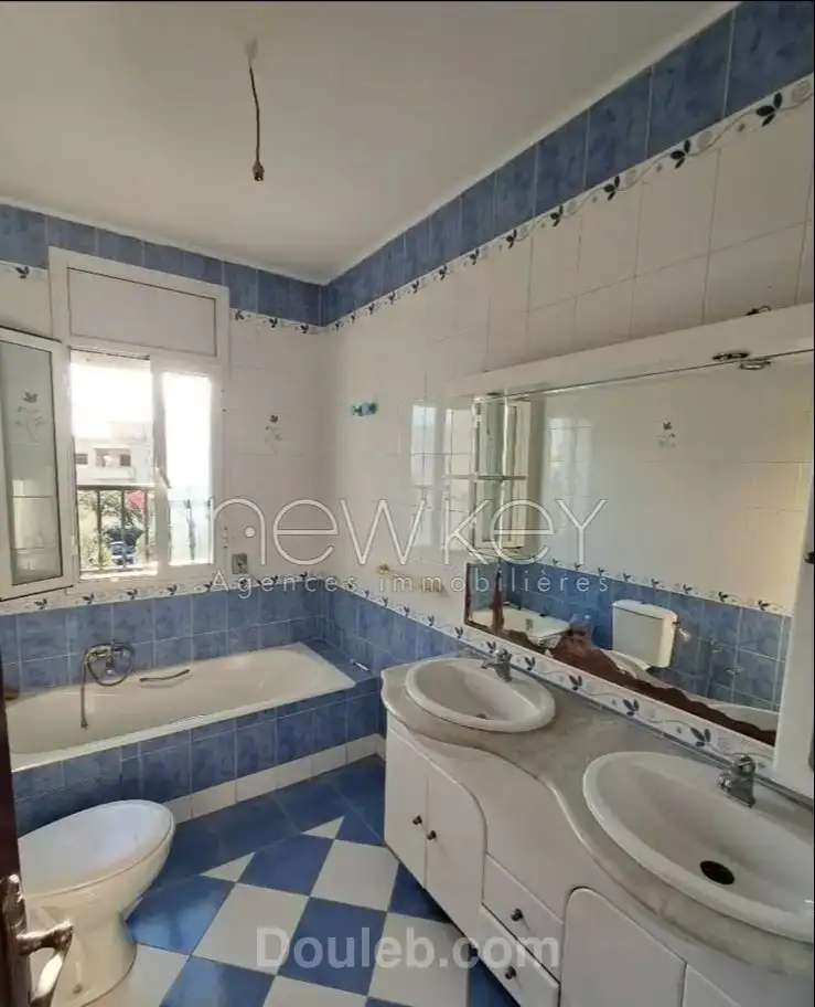 Villa à gammarth village avec jardin - Miniature 3