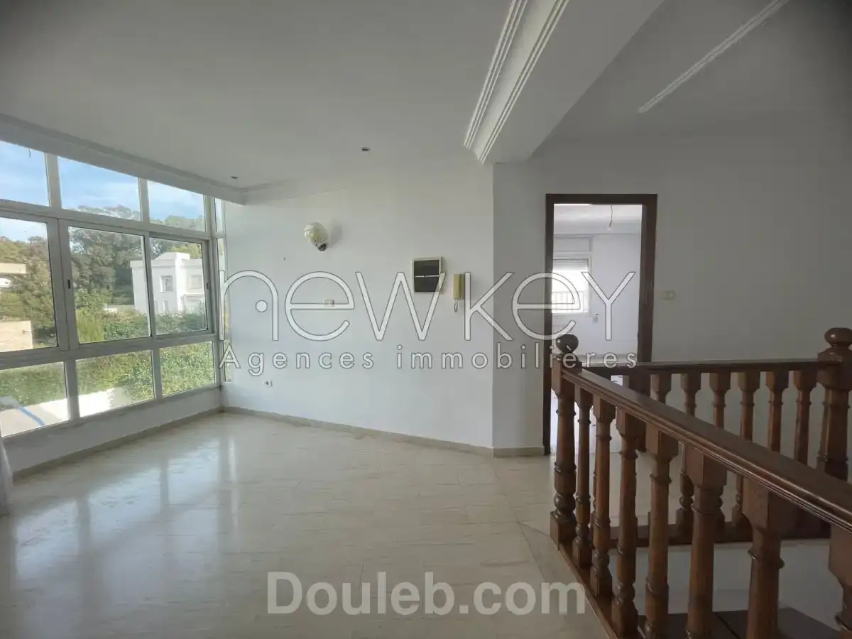 Villa à gammarth village avec jardin - Miniature 5