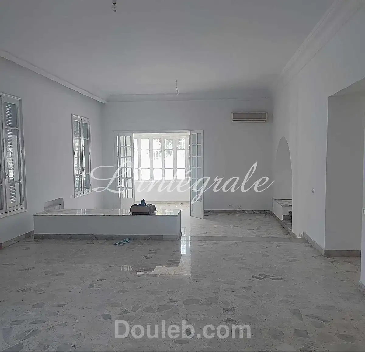 Une immense villa usage habitation ou bureautique - Miniature 2