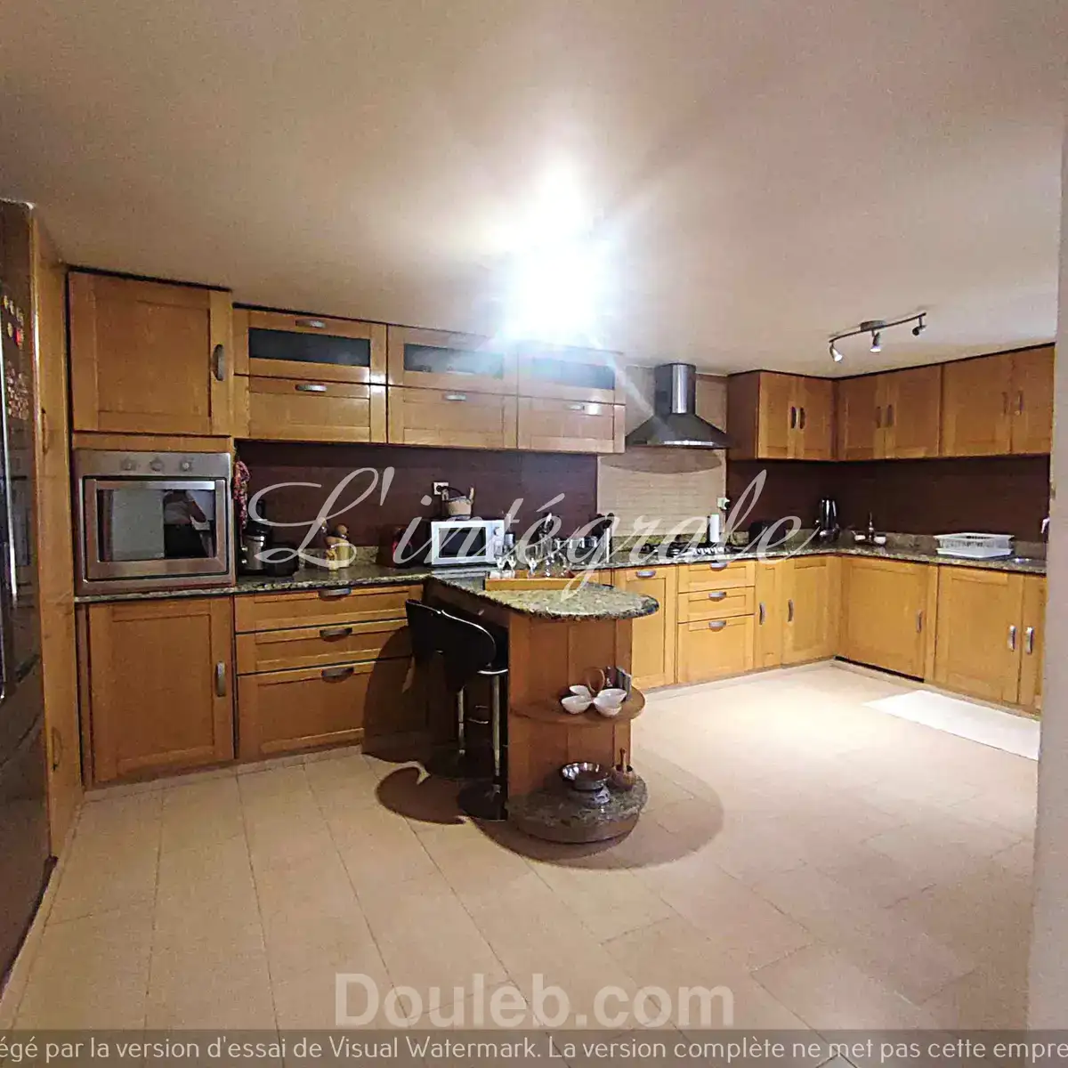 Superbe villa avec piscine vide ou meublé - Miniature 4