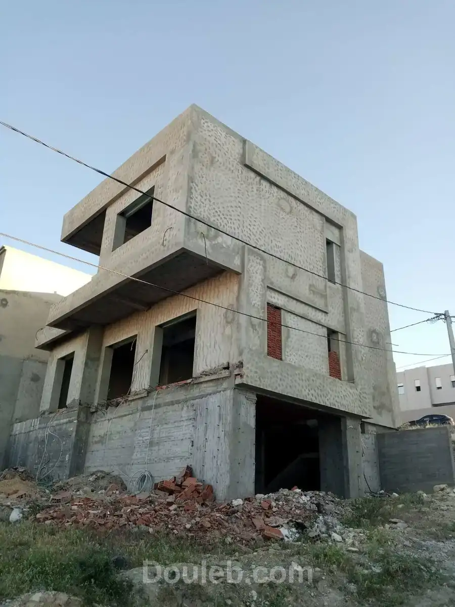 Villa inachevée - Miniature 2