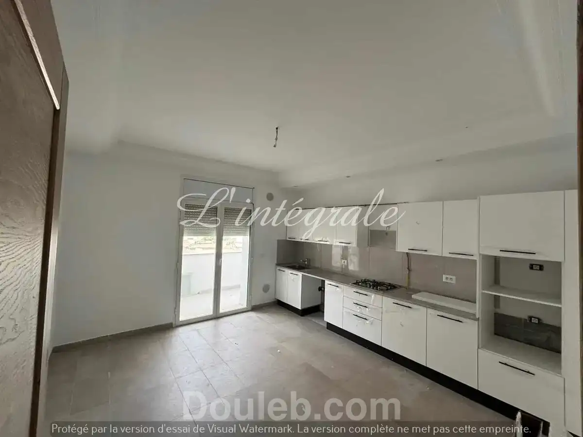 S3 tout neuf au 1er étage - Miniature 2