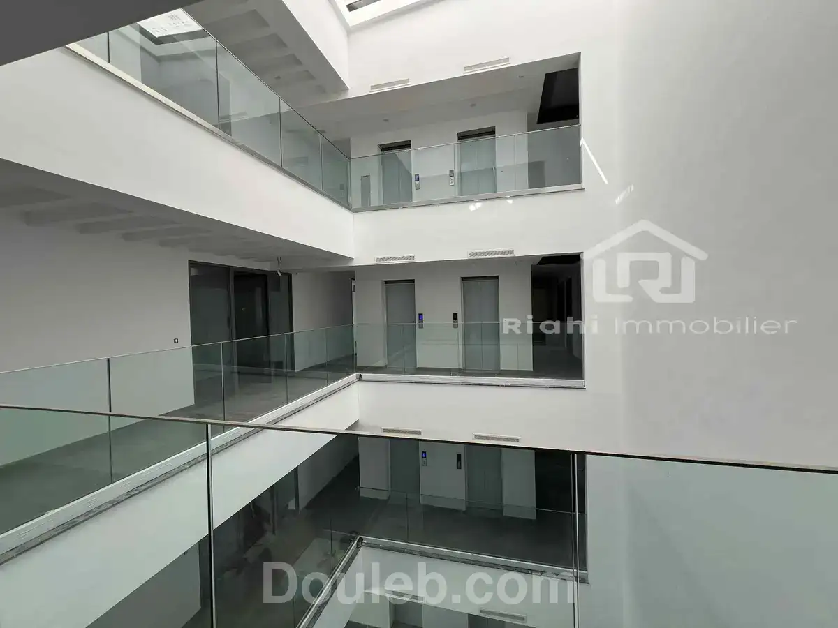 Un cabinet dans un centre médical à megrine - Miniature 2