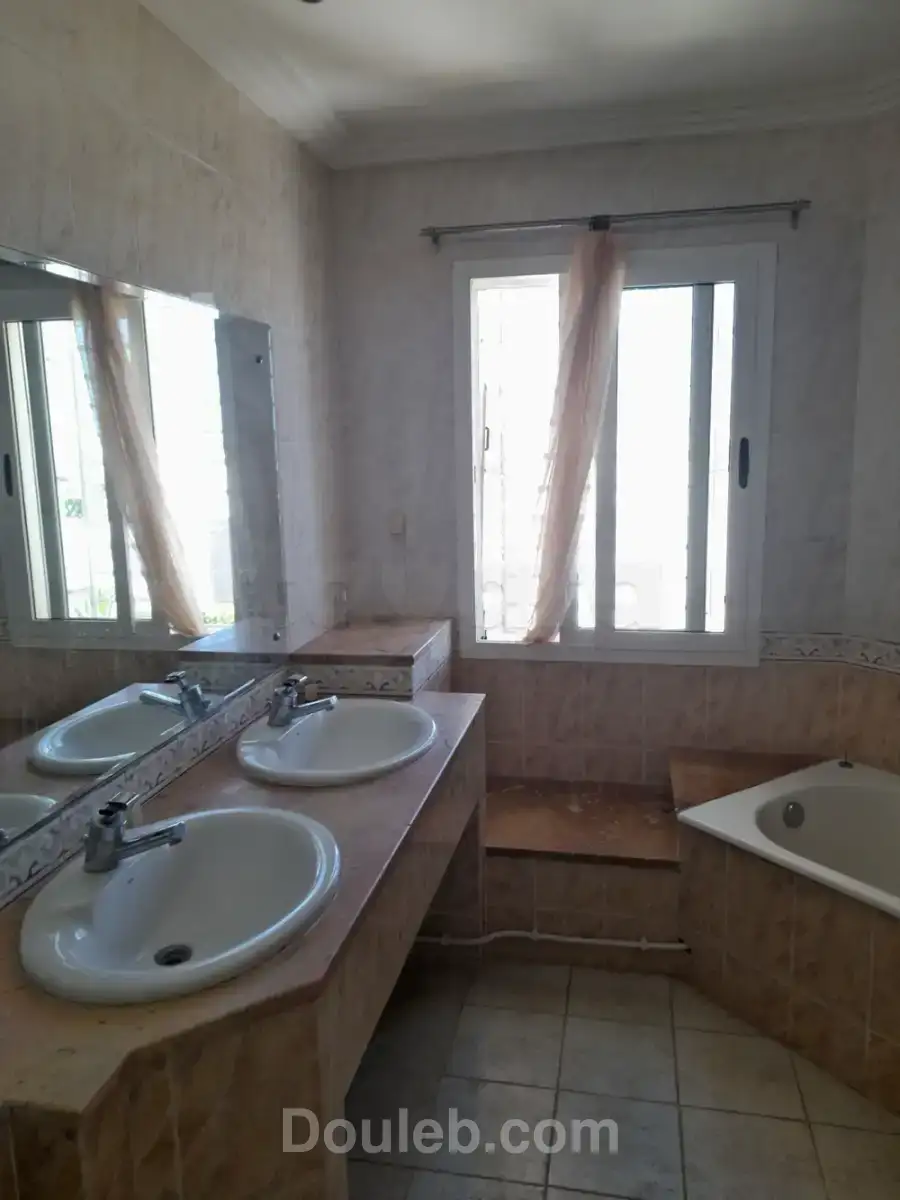 Etage de villa s3 avec terrasse à ennasr 2 - Miniature 4