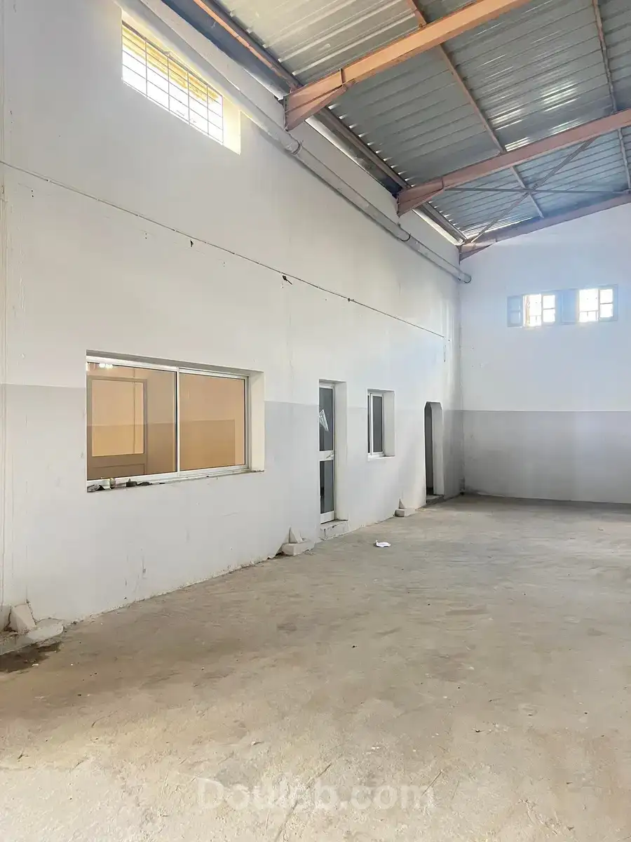 Depot zone industrielle utique - Miniature 3