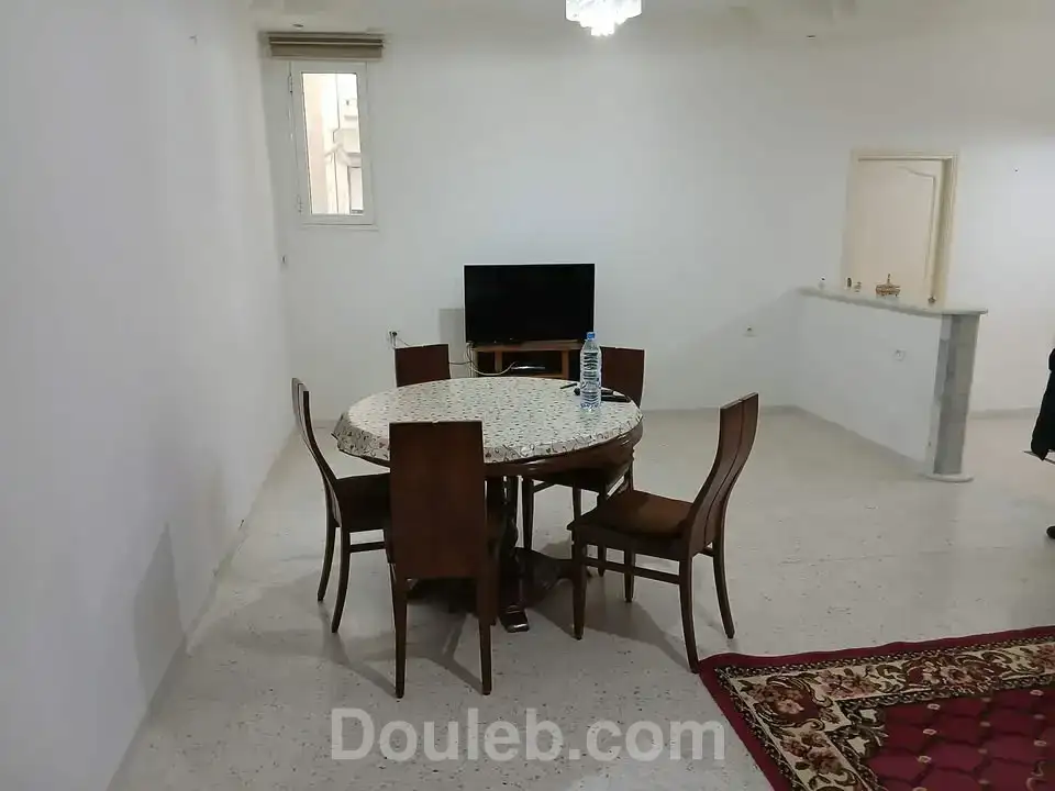 Partage d'un étage meublé - Miniature 2