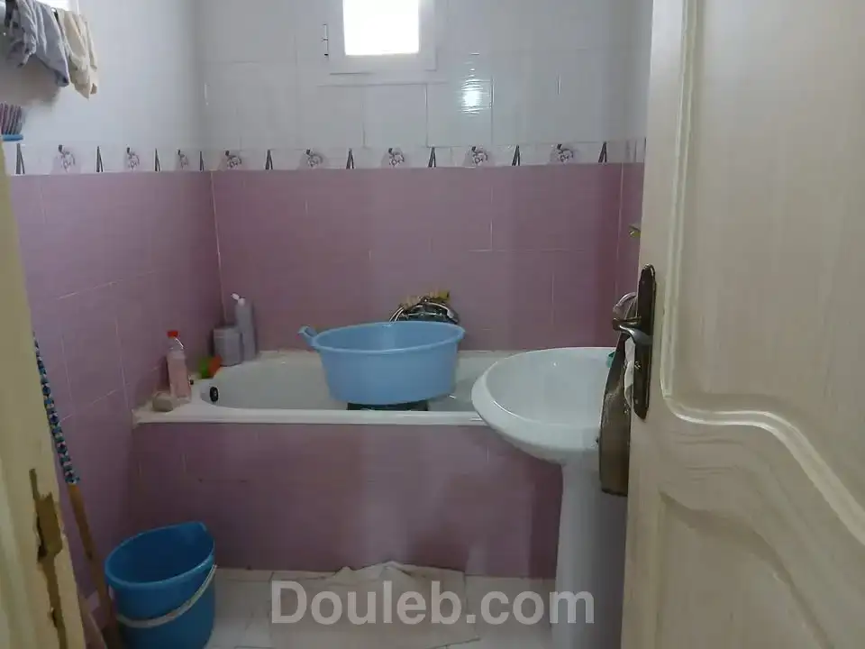 Partage d'un étage meublé - Miniature 3