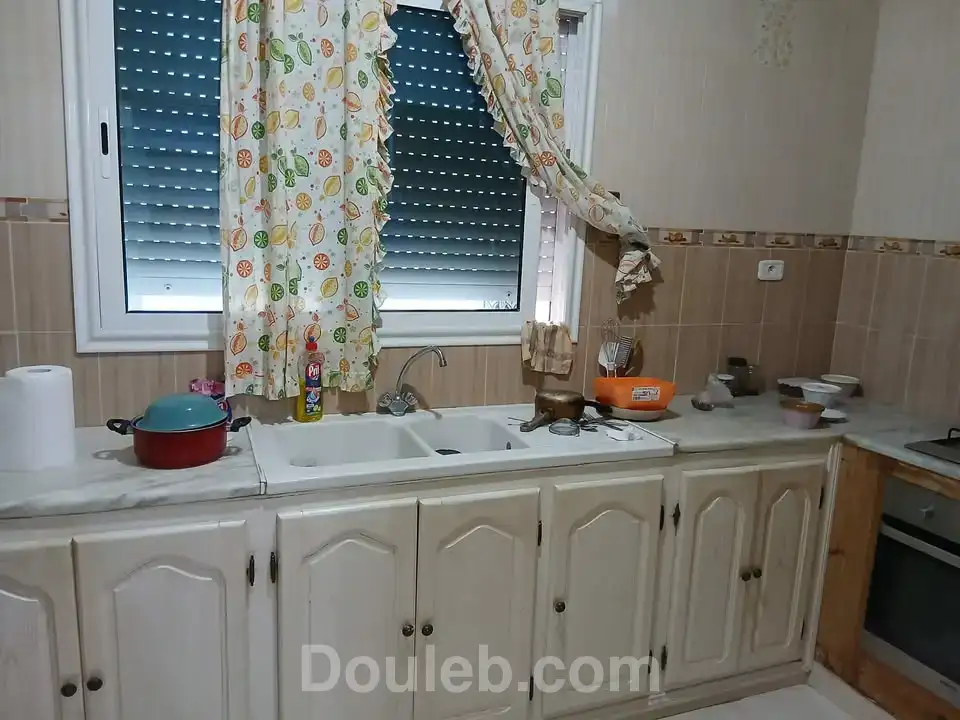 Partage d'un étage meublé - Miniature 5