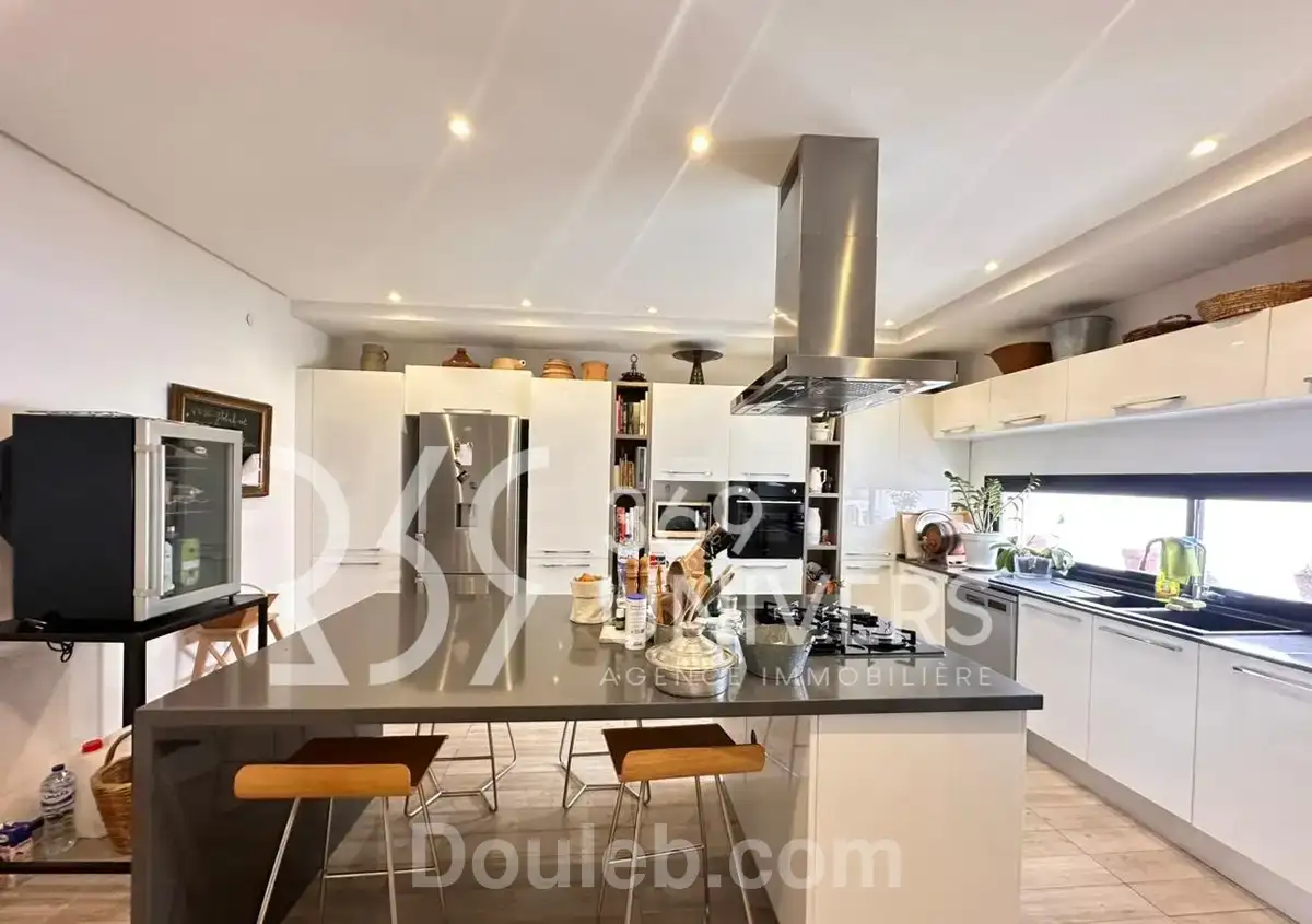 Villa avec vue dégagée à gammarth ref sh014