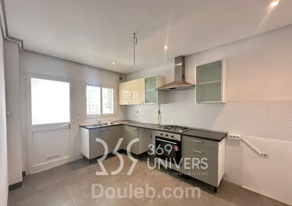 Appartement avec balcon à la marsa ref ra153