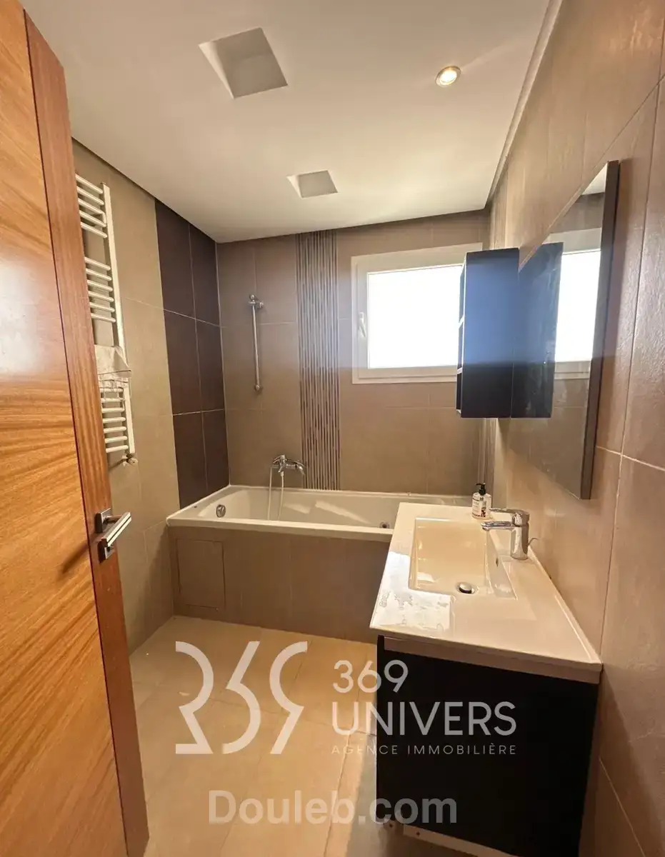 Appartement avec balcon à la marsa ref ra153 - Miniature 2