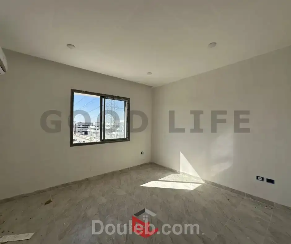 Bureaux neufs au lac 3 - Miniature 2