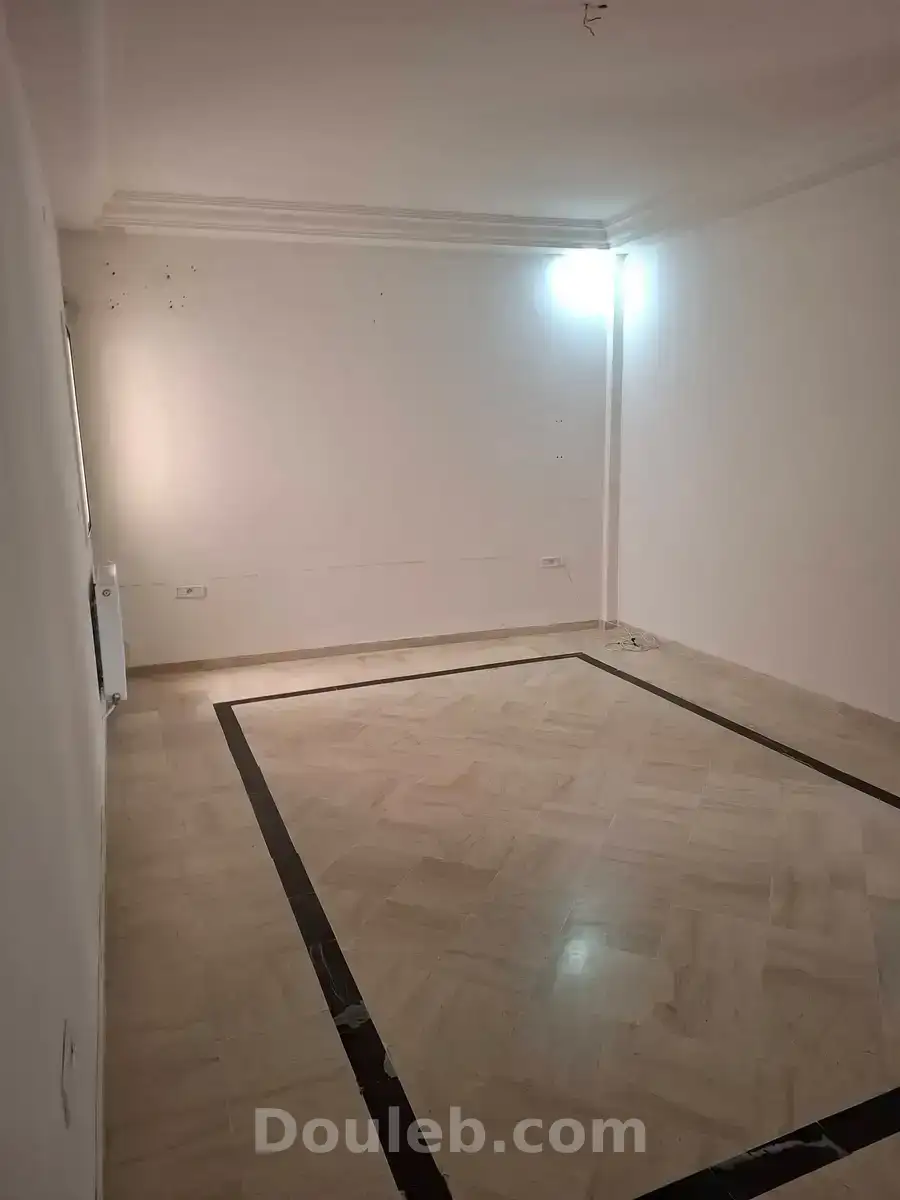 Appartement au 1etage 2 pièces et salon - Miniature 3