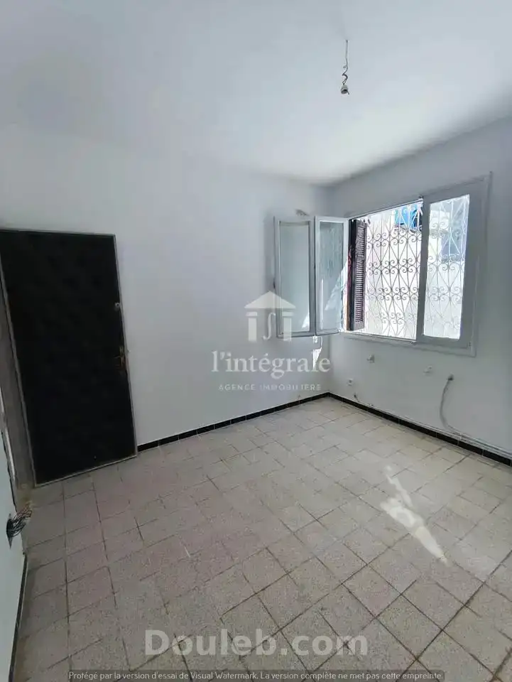 Rez de chaussée d'une villa à usage bureautique - Miniature 2