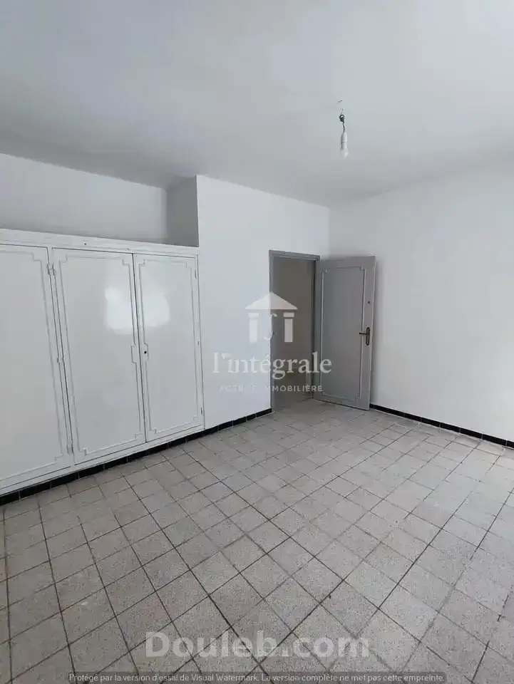 Rez de chaussée d'une villa à usage bureautique - Miniature 4