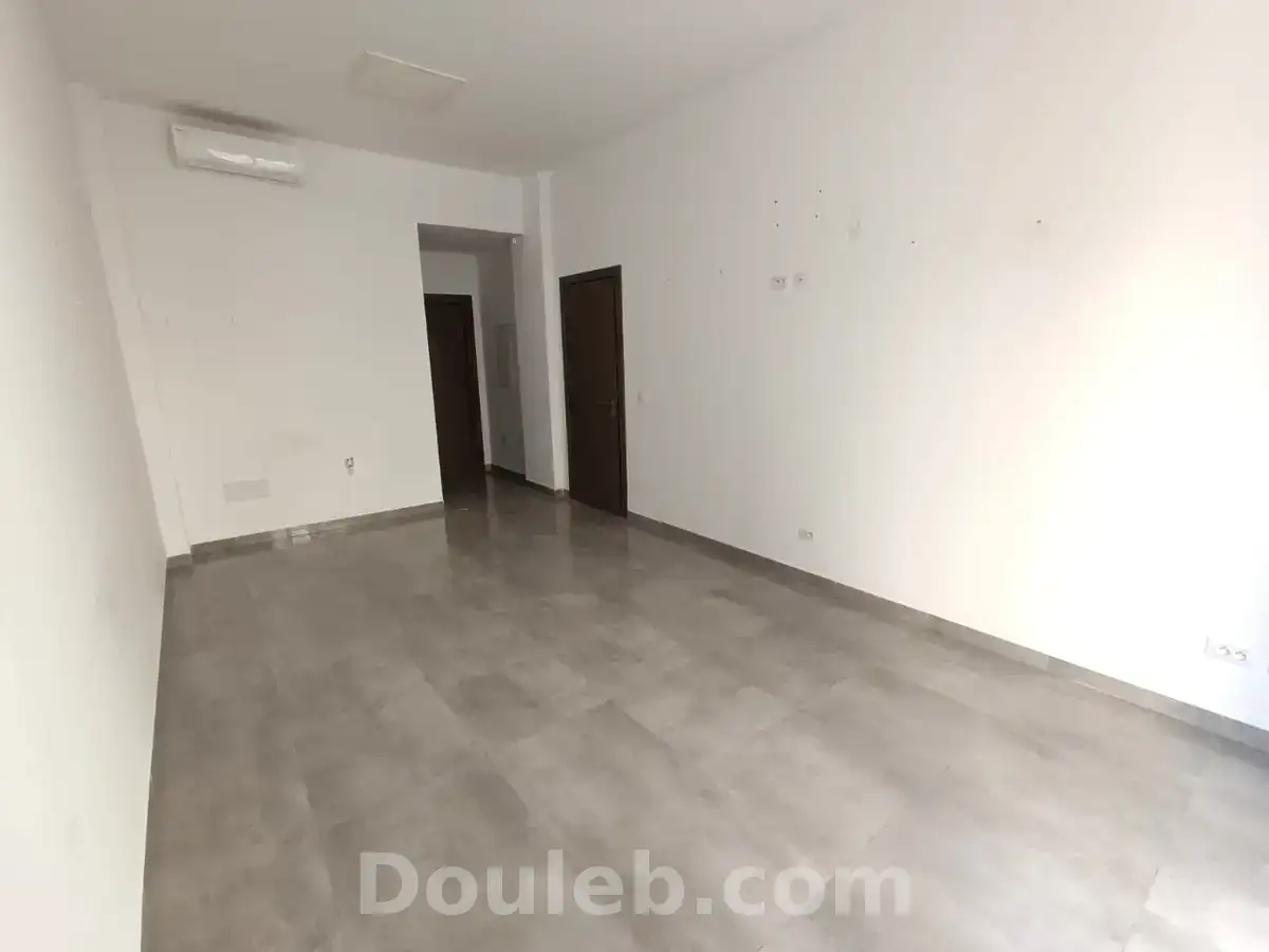 Un bureau de 35m2 au lac 2 - Miniature 3