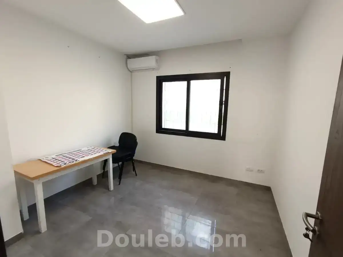 Un bureau de 35m2 au lac 2 - Miniature 4