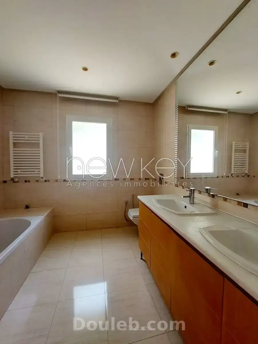 Une villa meublée à gammarth - Miniature 3