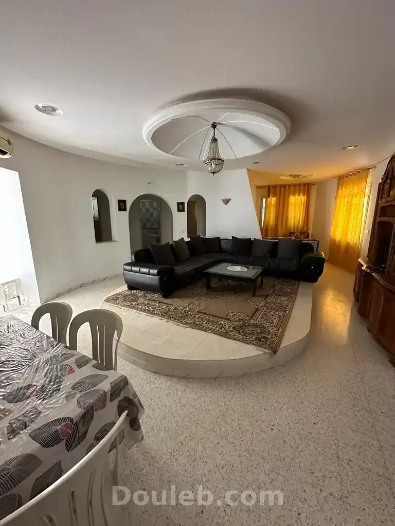 Spacieux étage villa richement meublé - Miniature 2