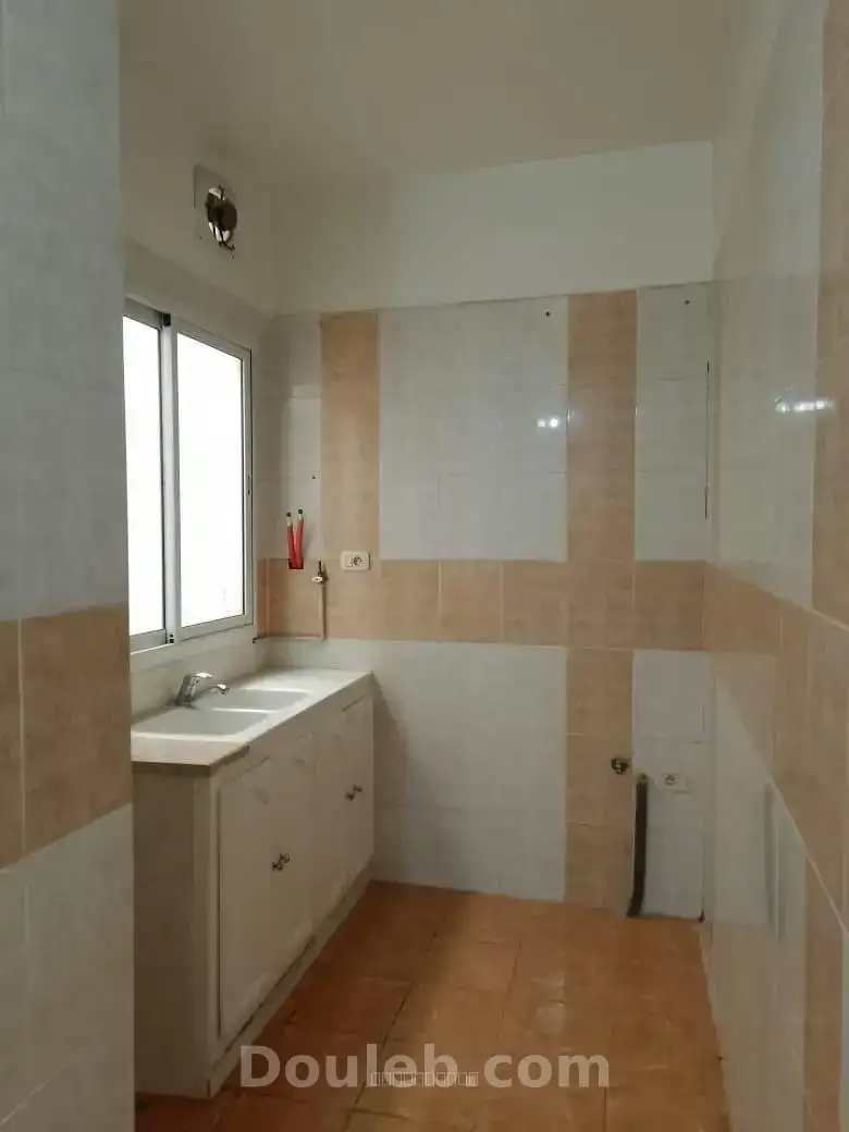 Bureau au mourouj trois - Miniature 3