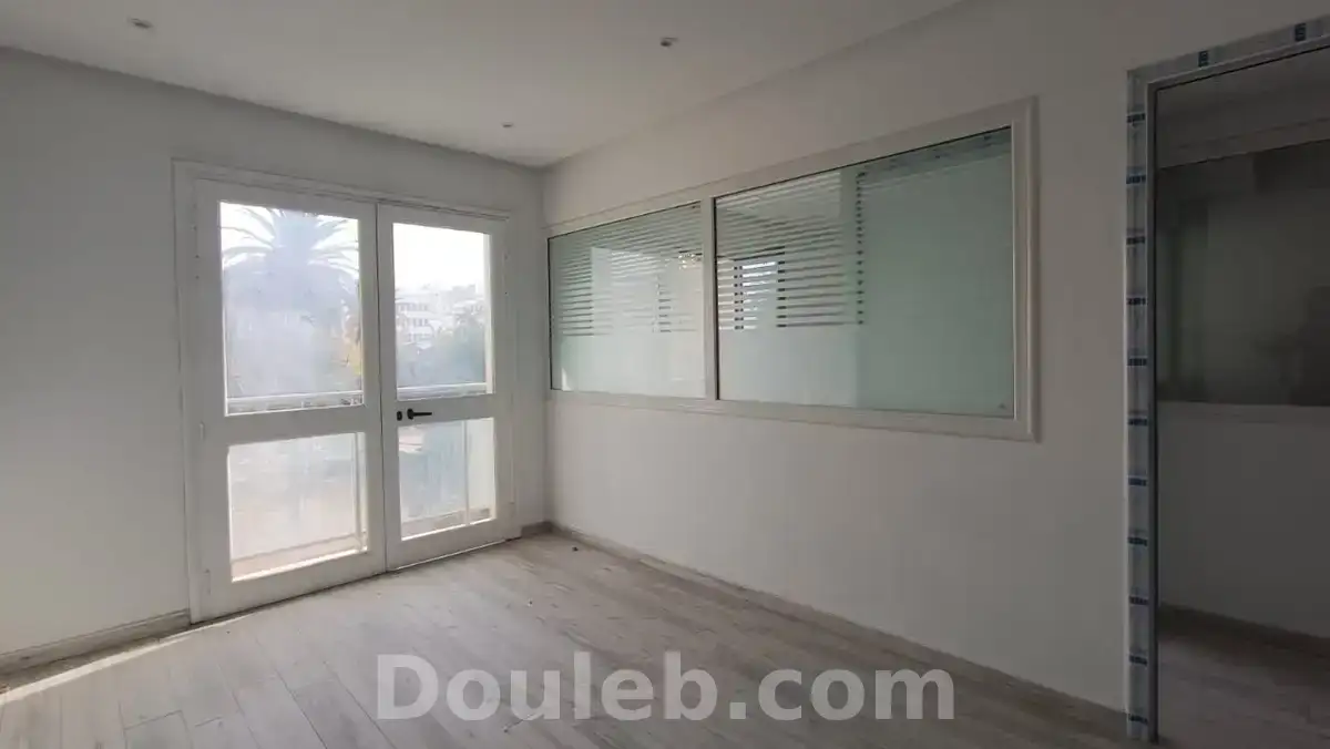 Bureau ht standing grand accueil et 03 pieces - Miniature 4