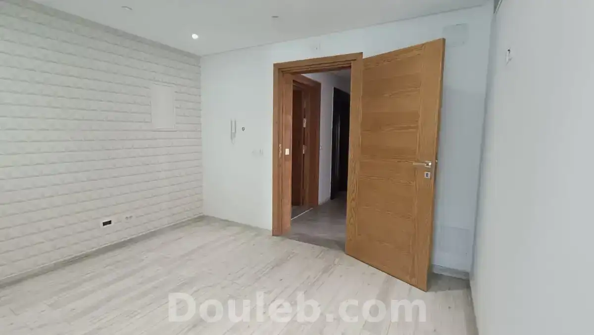 Bureau ht standing grand accueil et 03 pieces - Miniature 5