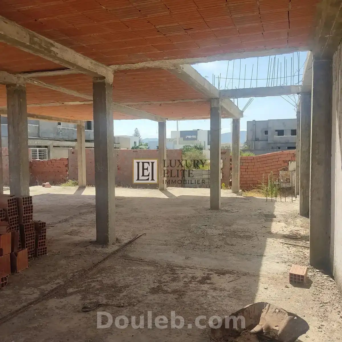 Villa inachevée avec piscine à la plage à soliman - Miniature 3