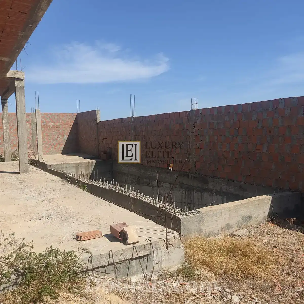 Villa inachevée avec piscine à la plage à soliman - Miniature 4