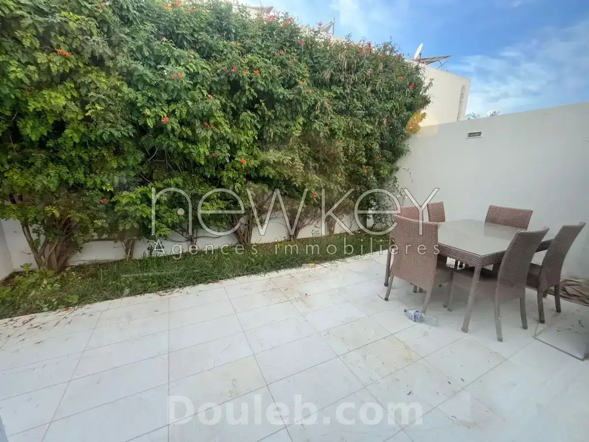 Triplex avec piscine à gammarth - Miniature 2