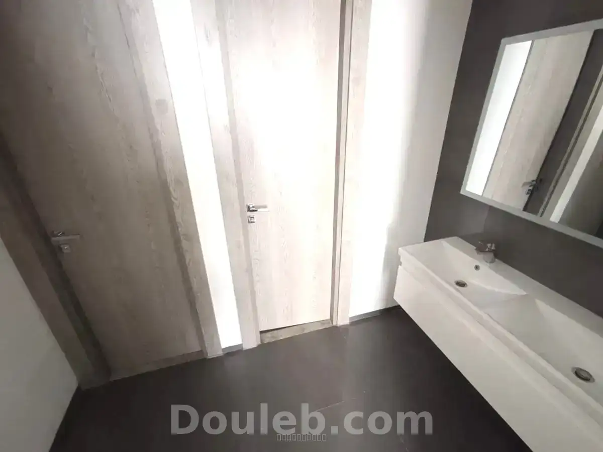 Un plateau de 183m2 au lac 2 - Miniature 4