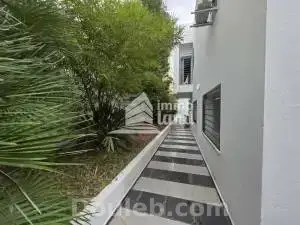 Villa de 452m2 terrain et 400m2 btit - Miniature 2