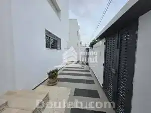 Villa de 452m2 terrain et 400m2 btit - Miniature 4