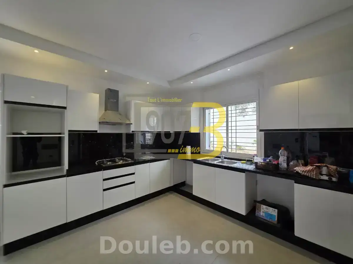 Villa jamais habitée à ennasr - Miniature 2