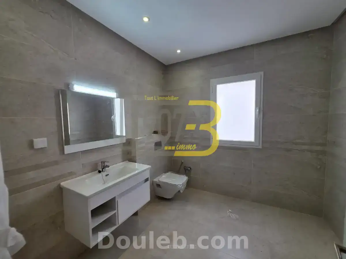 Villa jamais habitée à ennasr - Miniature 3