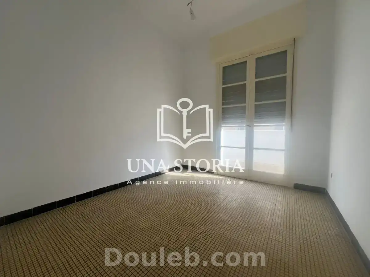 Immeuble au plein centre ville - Miniature 2